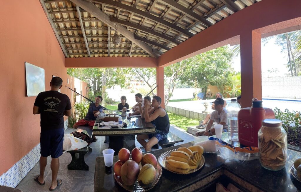 Aula teórica de arrais amador e motonáutica em andamento. Escola Náutica em Guarapari